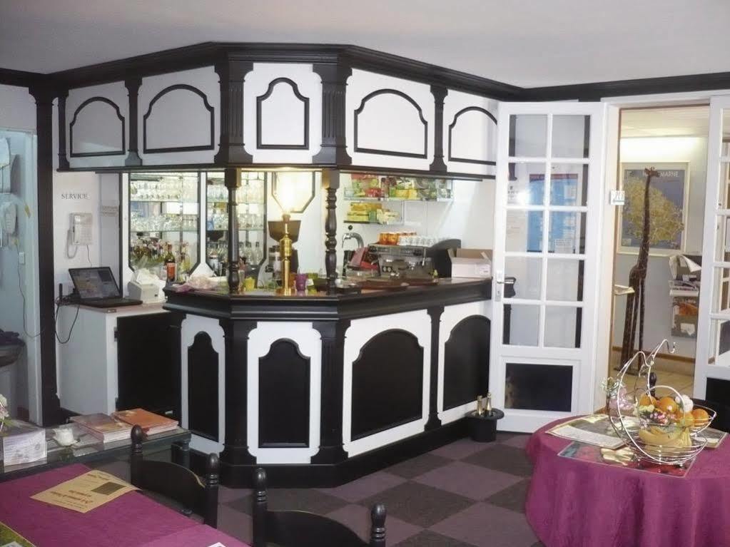 בורבון-לה-בה Hotel Restaurant Herard מראה חיצוני תמונה